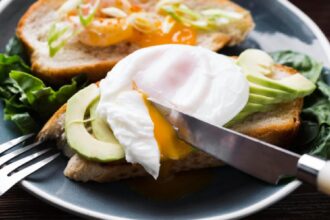How to poach eggs perfectly: Tips for a protein-rich, restaurant-style meal