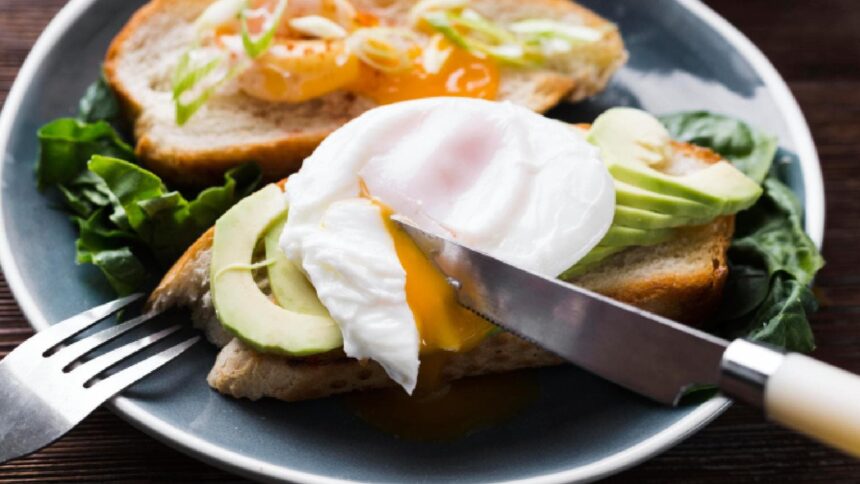 How to poach eggs perfectly: Tips for a protein-rich, restaurant-style meal