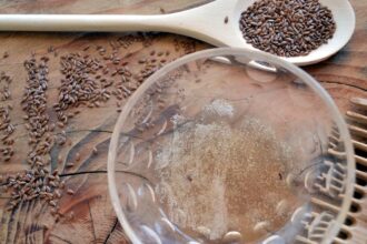 This DIY flaxseed keratin treatment at home is a must-try for shiny hair naturally!
