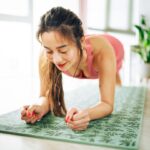 5 Neck-Friendly Ab Exercises to Try When You’re Sore