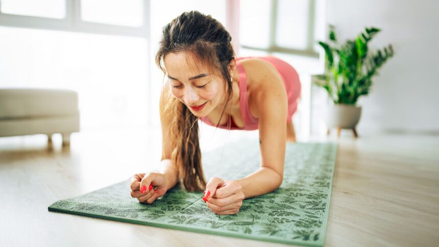 5 Neck-Friendly Ab Exercises to Try When You’re Sore