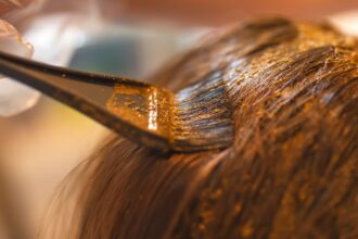 Your guide to use herbal dyes to get salon-quality hair colour at home